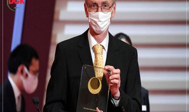 خەڵاتی نۆبڵی ٢٠٢٢ لە بواری پزیشكیدا بەخشرایە زانایەكی سویدی.