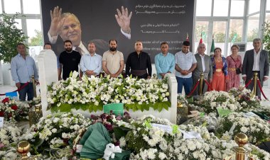 Encûmena Penaberên Rojava-Sûriye serdana mezara Mam Celal kir