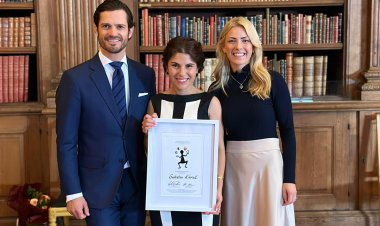 Bi vîdyo.. Keçeke Kurd xelata îsal ya dîsleksiyayê wergirt