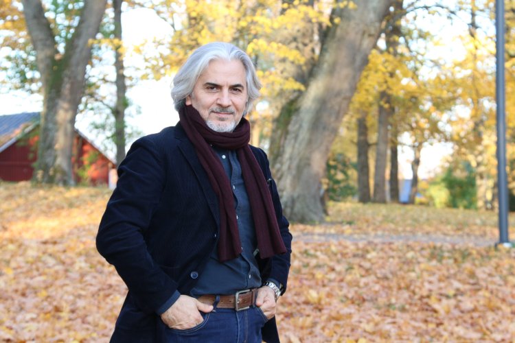 Firat Cewerî: Ziman û wêjeya kurdî dibe şirîkê ziman û wêjeya dinyayê