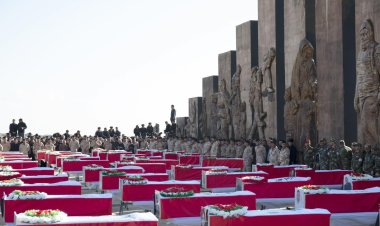 Bi wêne.. Merasîma veşartina 41 rûfatên komkujiya Êzîdiyan li Şengalê
