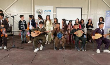 Zarokên Penaber Roja Cîhanî ya Zarokan pîroz kirin