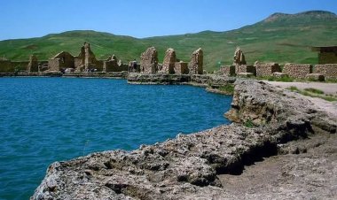 Textê Silêman, Navenda Desthildarî û Ola Zerdeştiyan