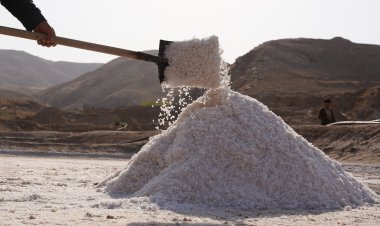 Bi wêne.. Hilberîna xwê ji ava kaniyê li gundekî navçeya Sengawê