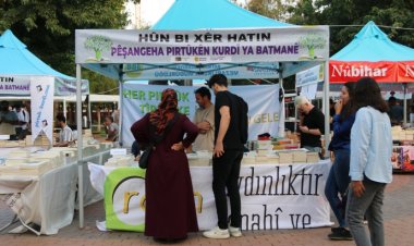 Li Êlihê Pêşangeha Pirtûkên Kurdî