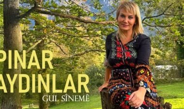 Pinar Aydinlar kilîpa xwe ya Kurdî pêşkêşî Ehmed Kaya dike