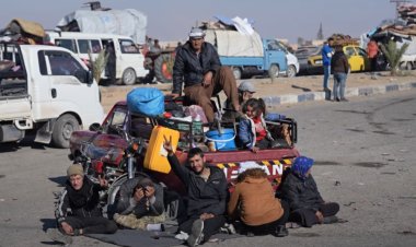 Çîroka Koçberekî Efrînî .."Xalo li cem te kar heye?"