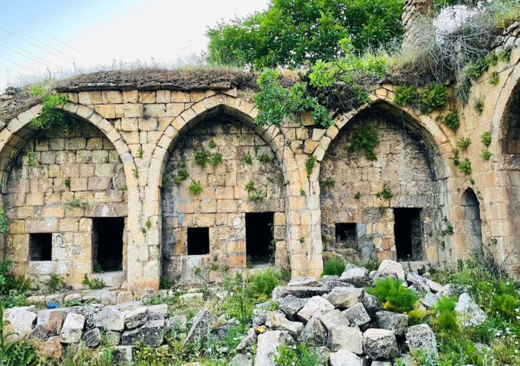 Dibistanên Qubehan û Goristana Sultanan a li Amediyê