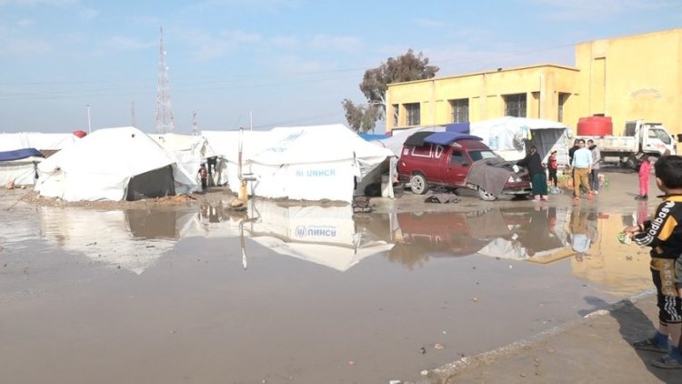 Tebqa; Penaberên Efrînî di bin avê de man