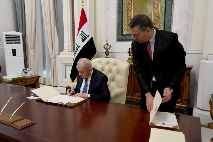 Serokomarê Êraqê yasaya bi parêzgehbûna Helebçeyê pesend kir