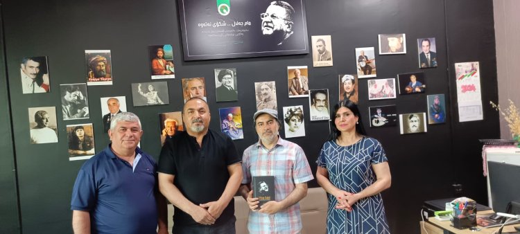 Hunermendê Kurd Omer Şan mîvanê Xelata Kurmanca ye