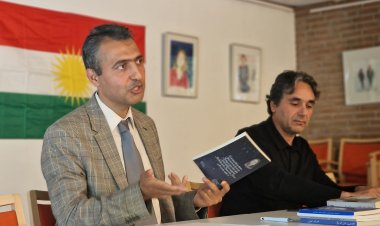 Navenda Revenda Kurdistanî ahengek îmzekirina pirtûkan lidarxist