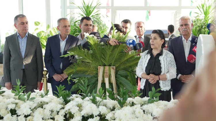 Siyasetmedara Kurd Leyla Zana serdana mezarê Serok Mam Celal kir