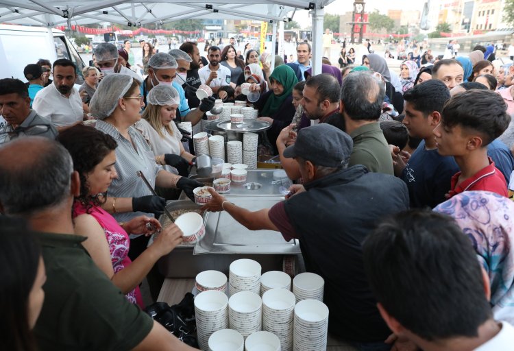 Amed: Li 20 hezar kesî aşûre hat belavkirin
