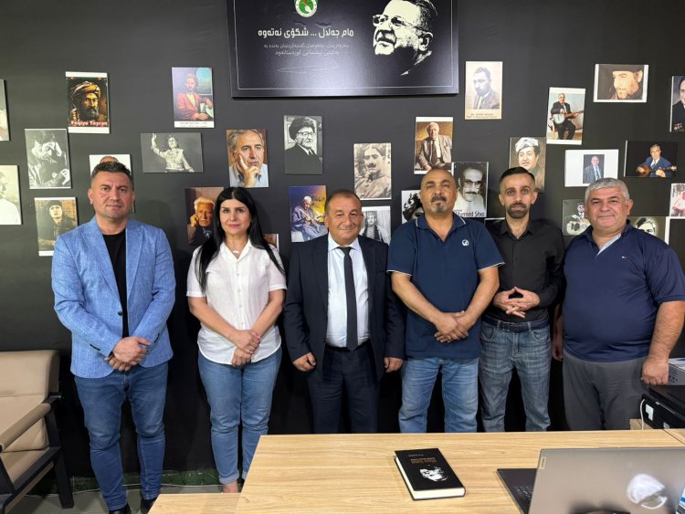 Ragihandkar û Ronakbîrê Kurd Tîtalê Keremê Seyad Xelat pîroz kir