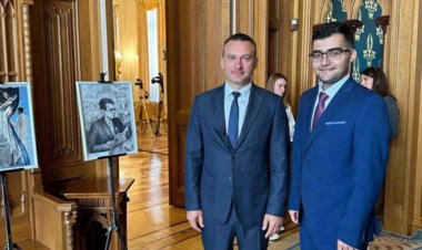 Hunermendekî Kurd xelatek navneteweyî wergirt