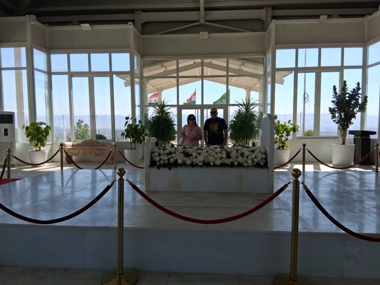 Hunermendê Serêkaniyê serdana mezarê Mam Celal kir