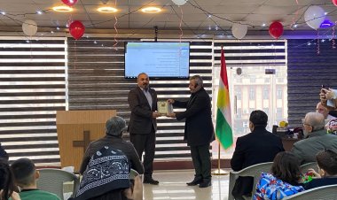 Dêra Anabaptîst a Amerîkî nivîskar Hozan Efrînî xelat kir