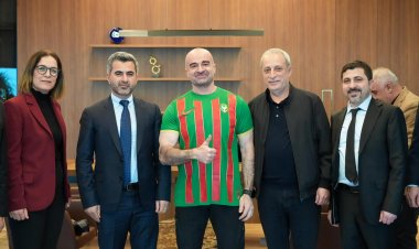 Serokê YNK: Serkeftinên Amed Sporê ji bo gelê kurd şanaziye