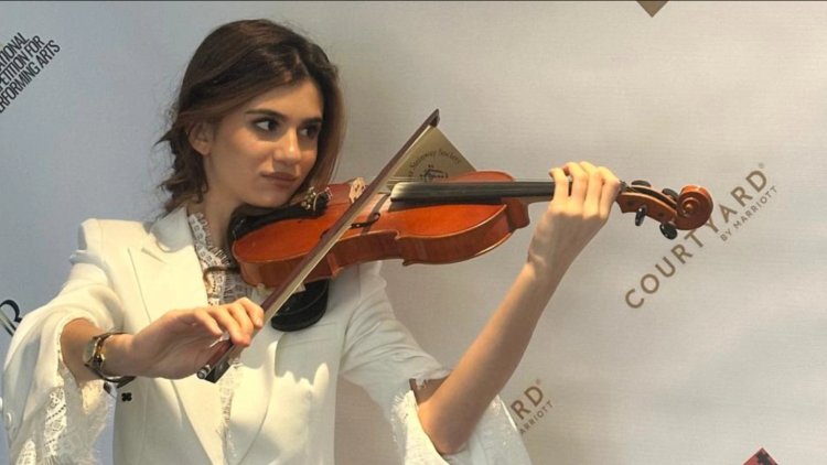 Muzîkjeneke Kurd Ji Qazaxistanê Xelatek New Yorkê Wergirt