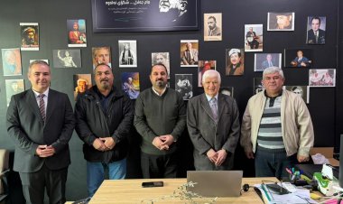 Balyoz destxweşî li stafa Kovara Xelatê kir