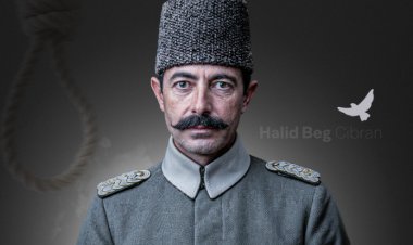 Ew rêberê siyasî ku xelk han dida bi zimanê Kurdî biaxivin