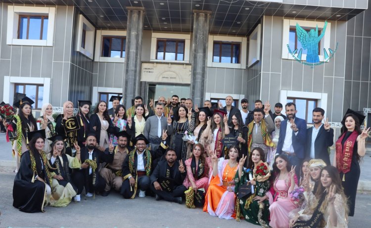 Li Kobanî derçûna xwendekarên beşa ziman û wêjeya kurdî